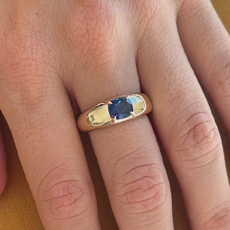 1.12ct CUSHION CUT SAPPHIRE CLOUD RING - Image 4
