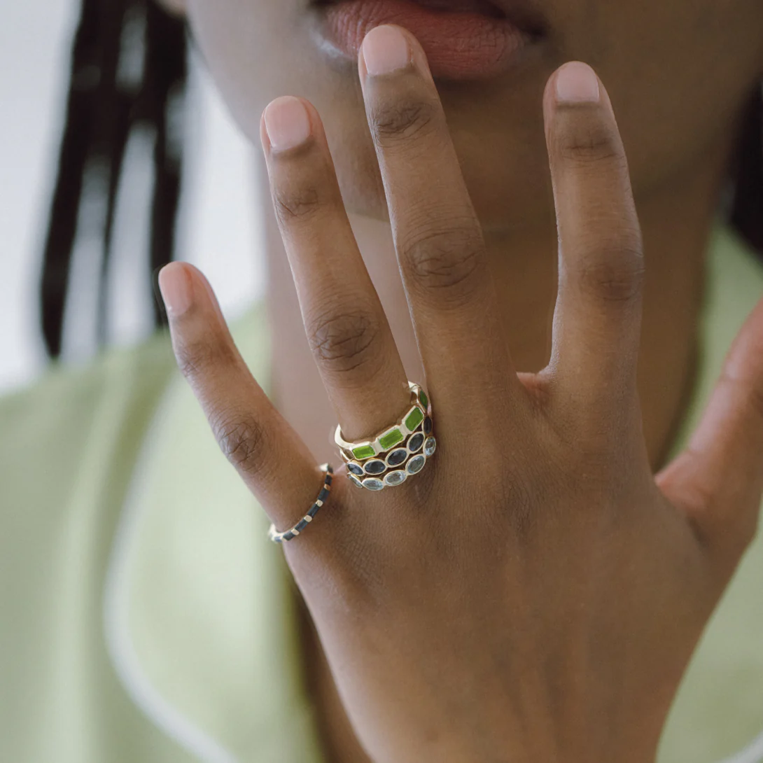 Peridot Emerald Cut Bezel Set Band - Image 2
