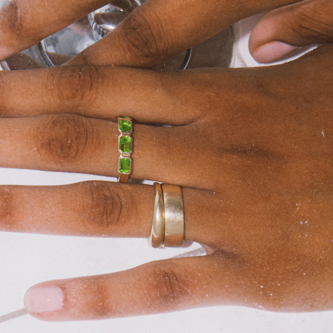 Peridot Emerald Cut Bezel Set Band - Image 3
