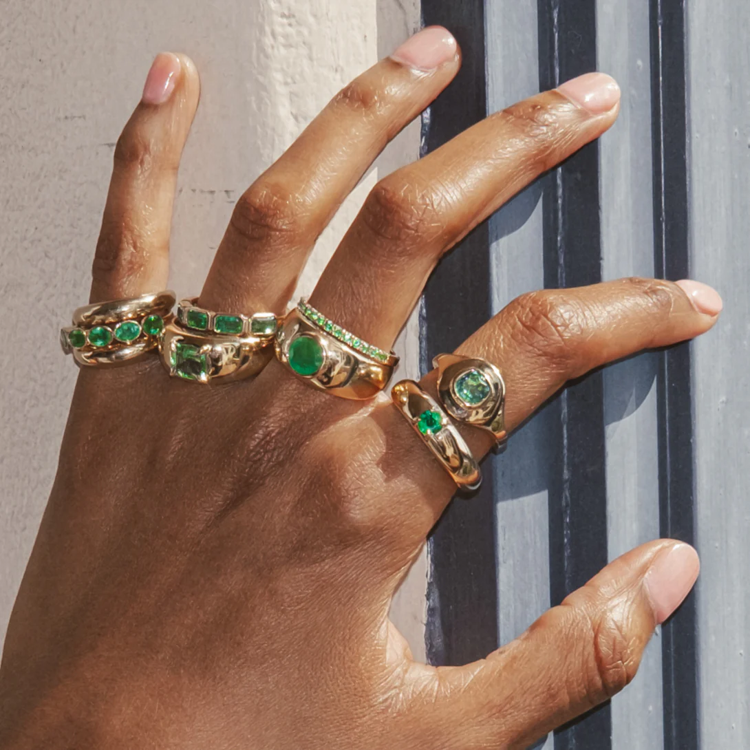 EMERALD RIPPLE SIGNET RING - Image 3