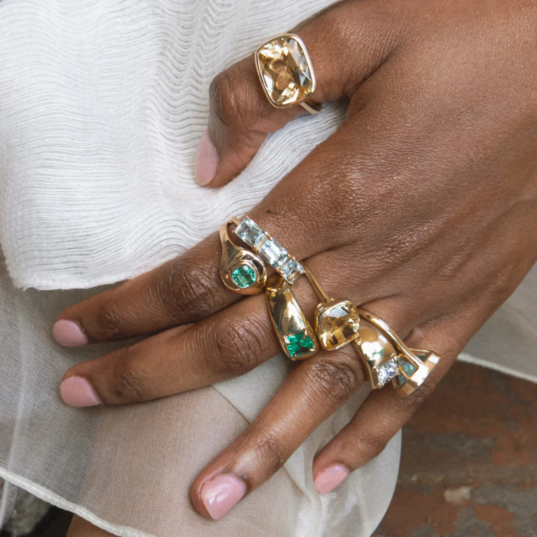 EMERALD RIPPLE SIGNET RING - Image 6