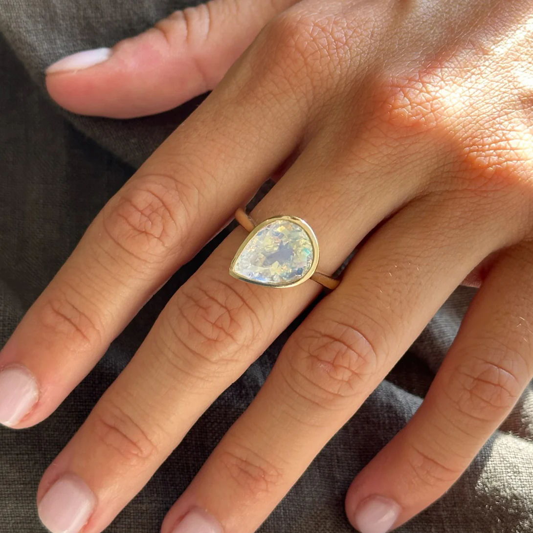 MOONSTONE TILTED BEZEL RING - Image 4