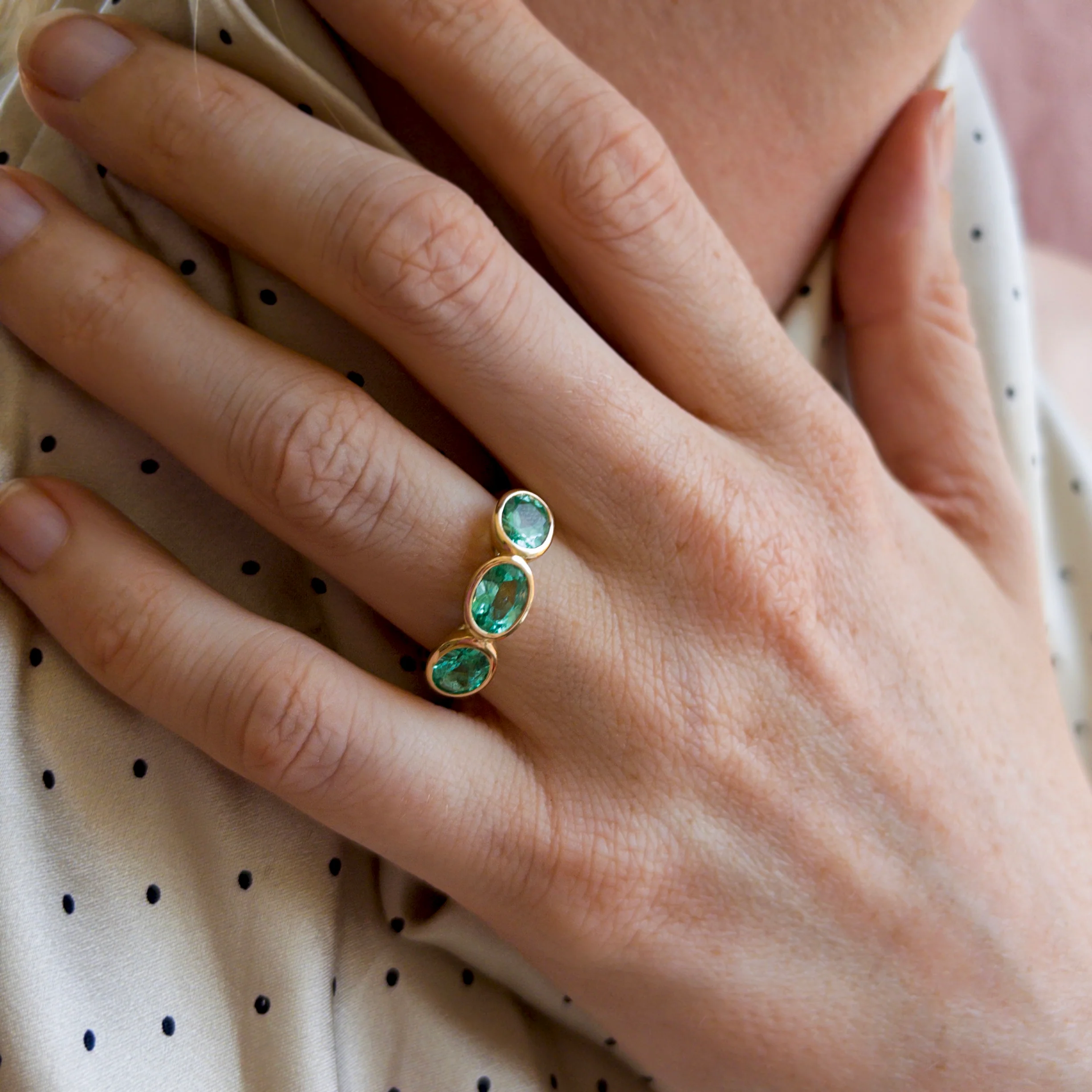Muzo Emerald Three Stone 14k Gold Ring - Image 4