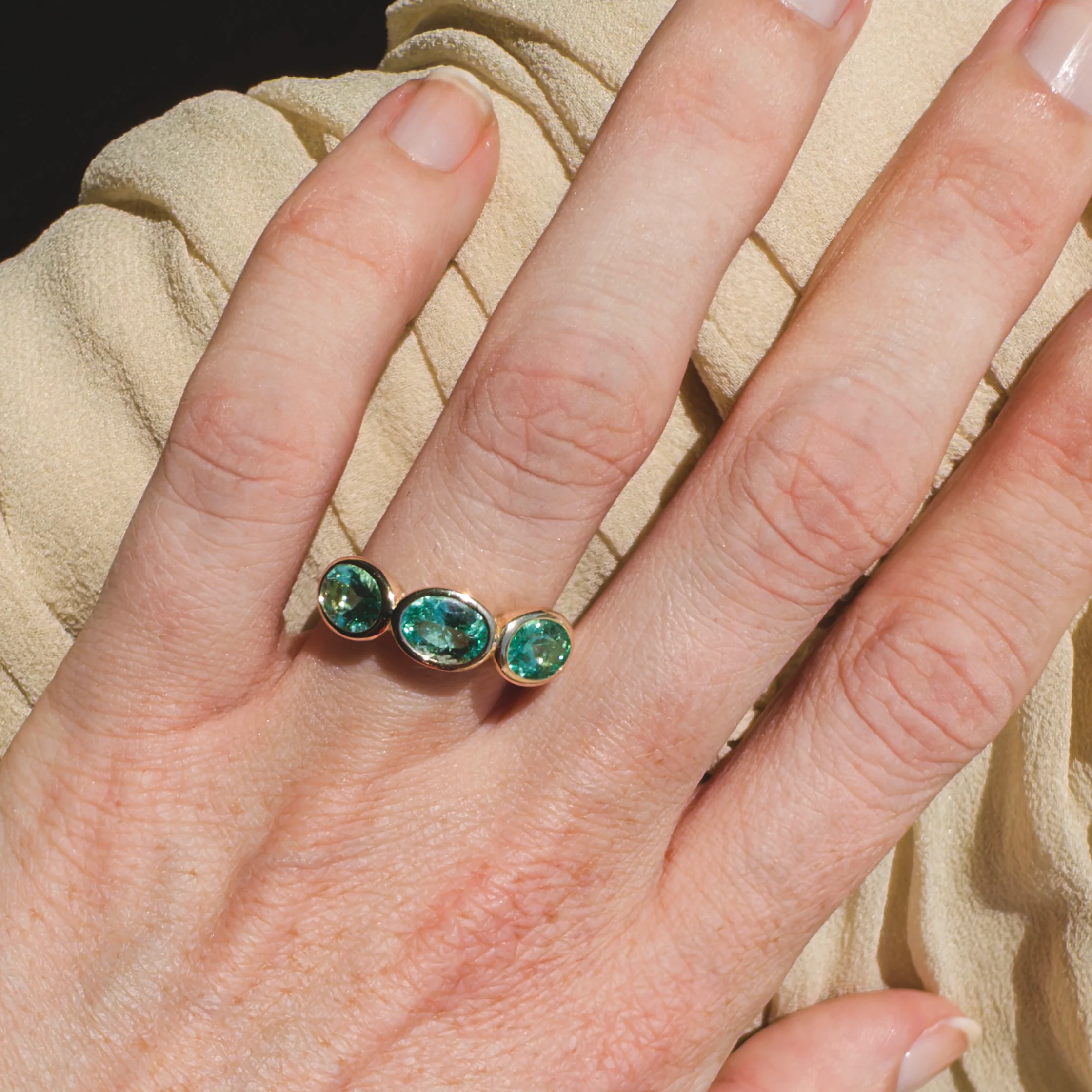 Muzo Emerald Three Stone 14k Gold Ring - Image 5