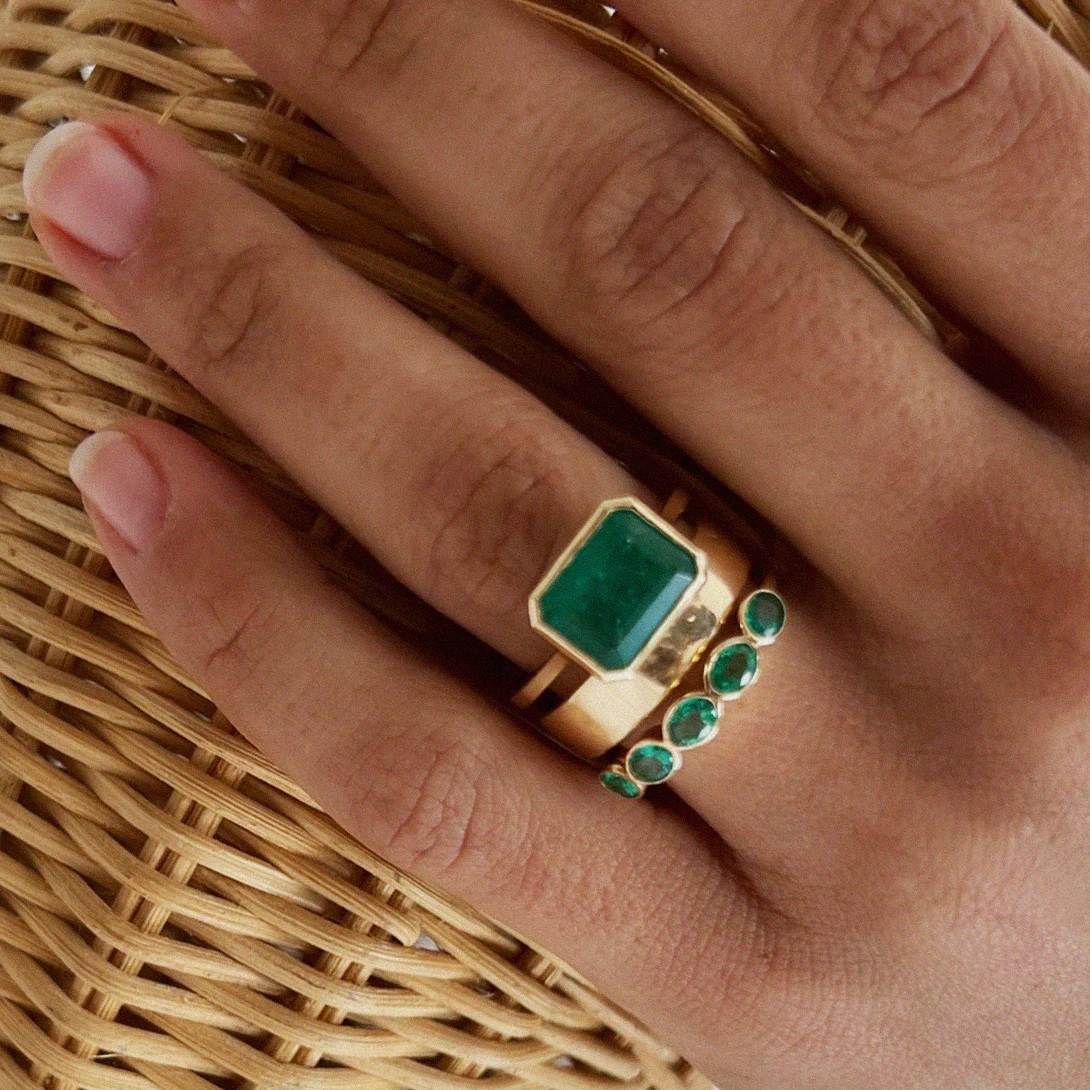Emerald Oval Bezel Ring - Image 2