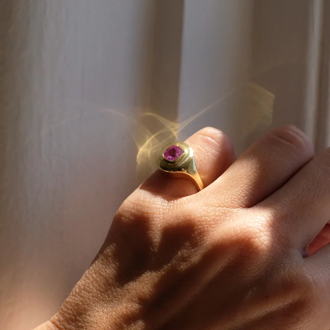 PINK SAPPHIRE RIPPLE SIGNET RING - Image 6