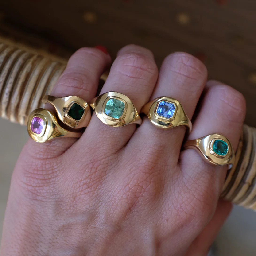 SAPPHIRE RIPPLE SIGNET RING - Image 5