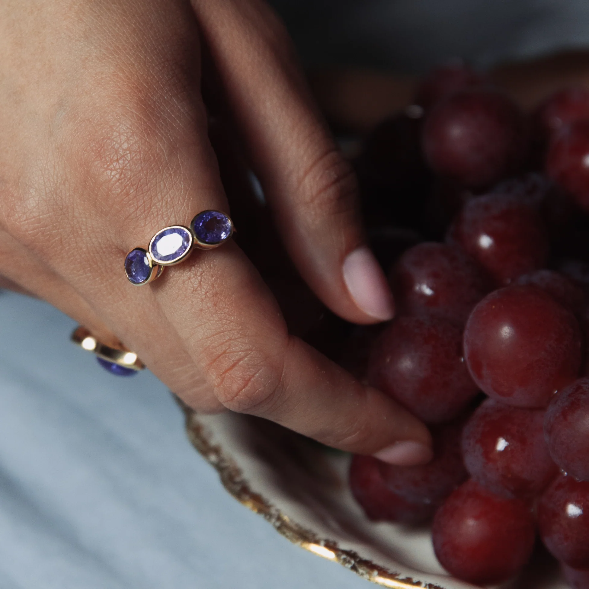 Tanzanite Three Stone Oval Bezel Ring - Image 3